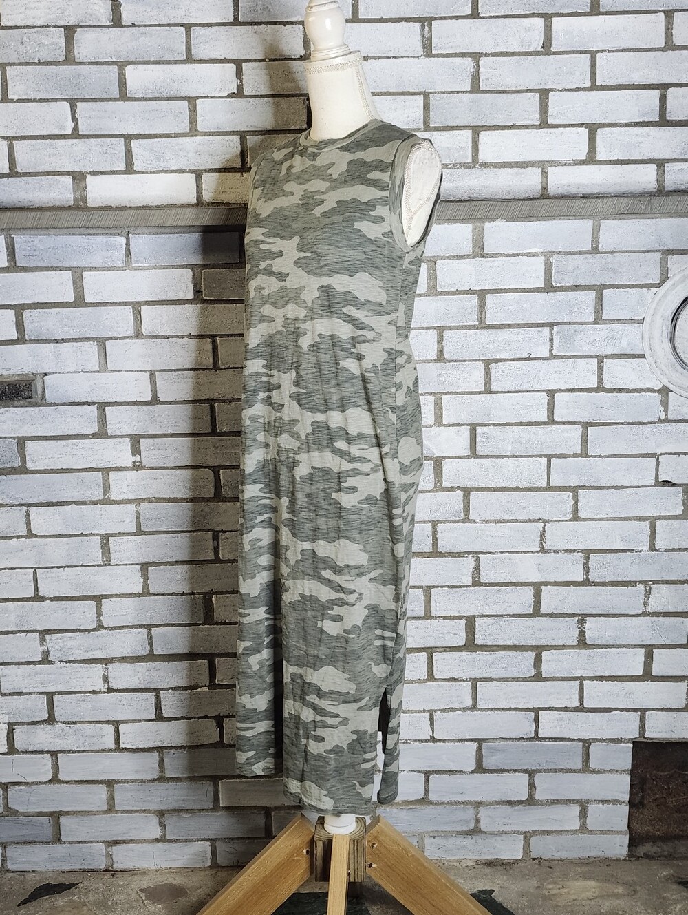 • Universal Thread Camo Print Midi Dress Small Green Sleeveless T-Shirt Dress